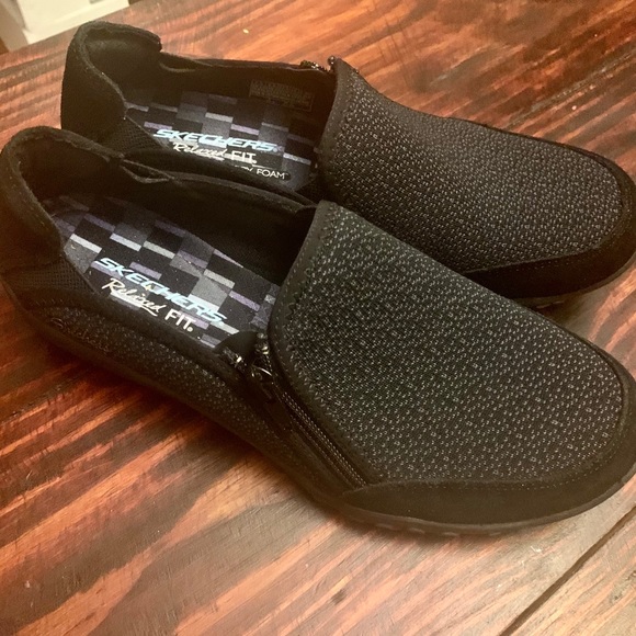skechers relaxed fit air cooled memory foam